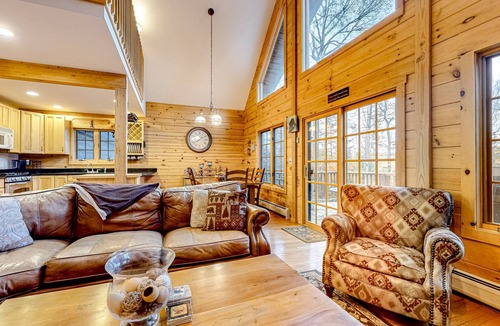 Winhall House | Log cabin-style home with mountain view - close to VAST/skiing/hiking/golf
