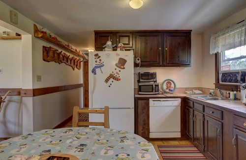 Jefferson House | Log Home with a View ~ Just 'Crosstown from Santa's