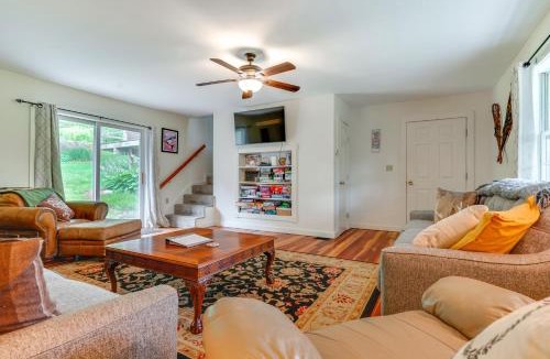 Londonderry House | Londonderry Retreat about 3 Mi to Lowell Lake!