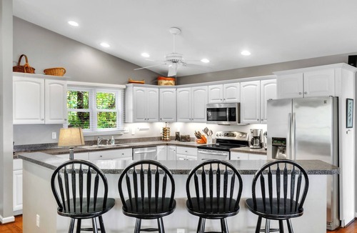 Cleveland Cabin | Long-distance views and privacy! Easy car access and walkable to trails.