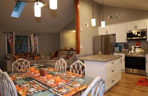 Long Pond House | Long pond, Pocono pines quiet & cozy!Kalahari 8mins