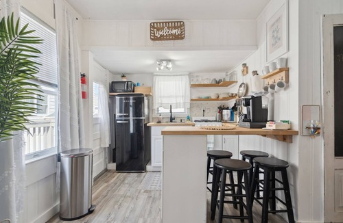 Hampton House | Lorraine's Landing | 2 Min to Beach | Pet-Friendly