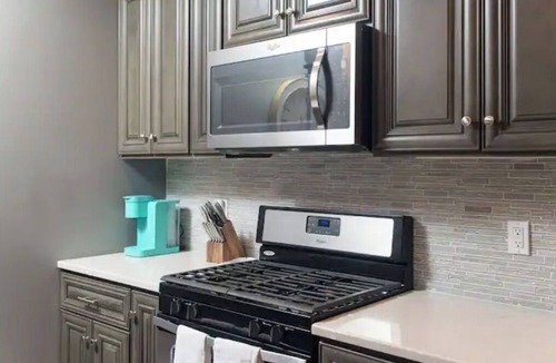 Wilmington Apartment | Lovely 1-bedroom apt, nobody above, below+ parking