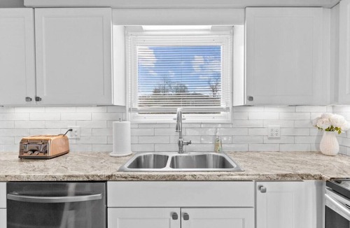 South Burlington Apartment | Lovely 2-Bedroom Condo, Close to Burlington/Airport!