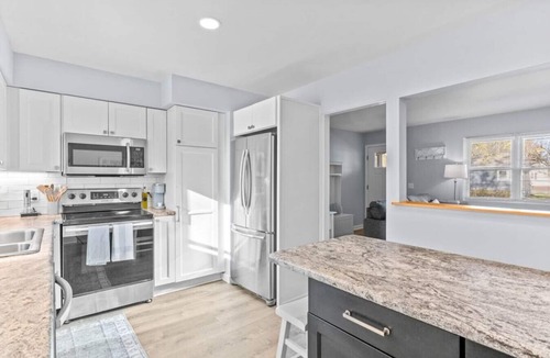 South Burlington Apartment | Lovely 2-Bedroom Condo, Close to Burlington/Airport!
