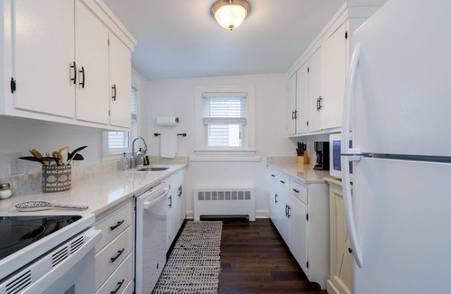 Manchester Apartment | Lovely 2-Bedroom Apt in Historic Carriage House