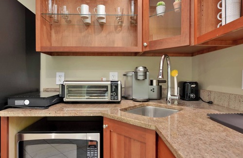 Andover House | Lovely 2 bedroom- kitchenette