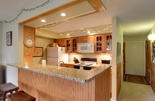 Warren Condo | Lovely Condo with Balcony, Ski Shuttle. Shared Hot Tub, Pools, Tennis, and Gym