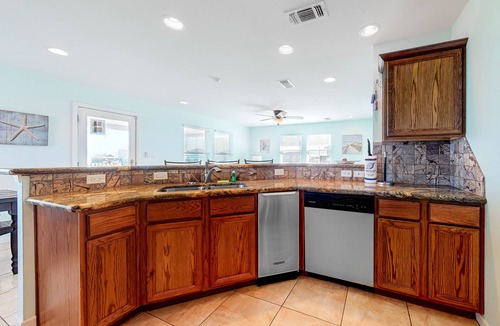 Terramar Beach House | Lovely dog-friendly villa with great beach views & deck