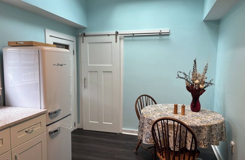 Lambertville House | Lovely garden cottage, short walk to town and steps to canal path.