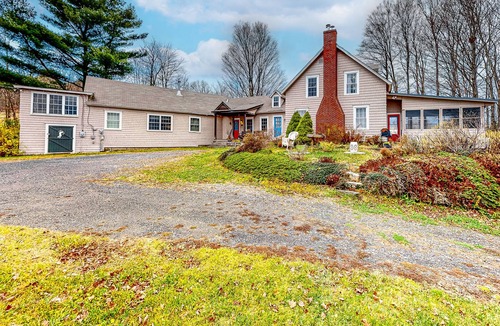 Rockingham House | Lovely home on 40 acres near orchards, fishing, trails w/firepit & wood stove