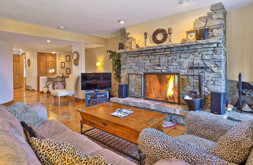 Plymouth Condo | Lovely Home w/Private Sauna, Tennis Court, & Hot Tub + Free WiFi, Wood Fireplace