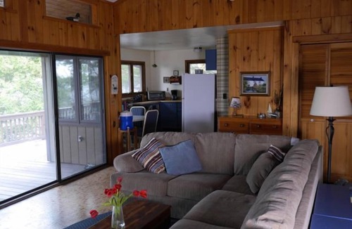 Henderson Cottage | Lovely, Open Cottage on Lake Ontario