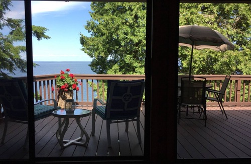 Henderson Cottage | Lovely, Open Cottage on Lake Ontario