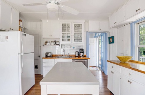 Silver Beach House | Lovely Shelter Island cottage with panoramic bay views, secluded, screened.