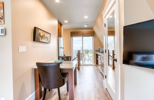 Surf Pines Apartment | Lovely studio guesthouse with ocean views, outdoor deck & washer/dryer