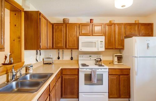 Lincoln Apartment | Lovely White Mountains Condo Hike, Ski and Unwind!