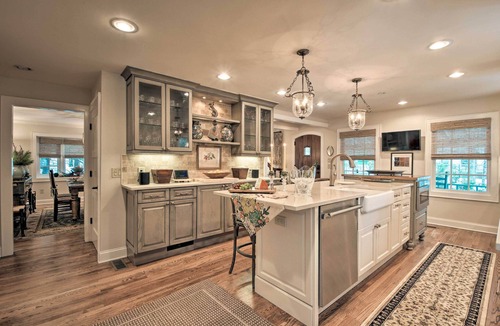 Mirror Lake Cottage | Lush Mirror Lake Cottage Rental w/Private Deck