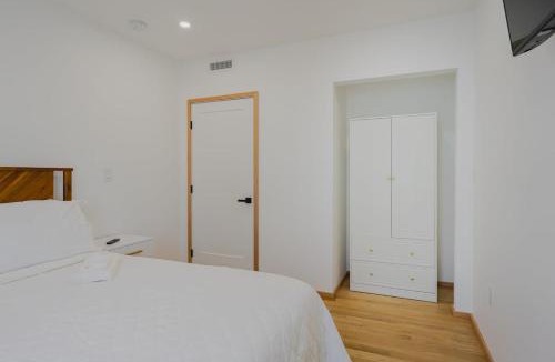 Central-Maverick Square - Paris Street Apartment | Lux 3BD Minutes Walk to Airport