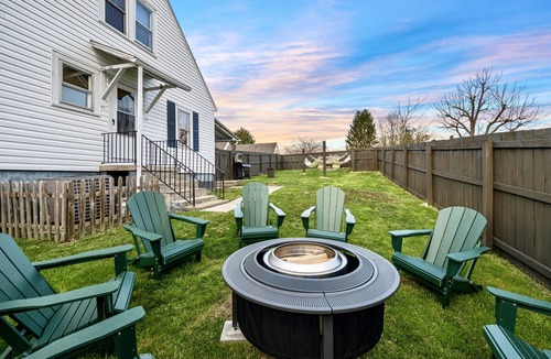 Summersville House | Lux 4br 3ba, hot tub, stargazing, HUGE gameroom, 10 min to Summersville Lake