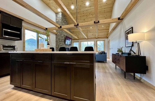 Notchland House | LUX - 5 Mins to StoryLand - Sleeps 12- Mountain View’s