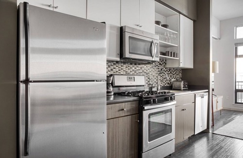 Assembly Square Apartment | Luxe 1B w/W/D, Gym, Rooftop. Steps from T stop by Blueground