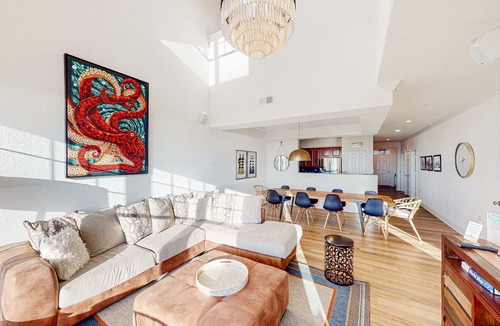 Sandbridge Condo | Luxe, 2-story condo with ocean views, balcony, fast WiFi & on-site pool/gym