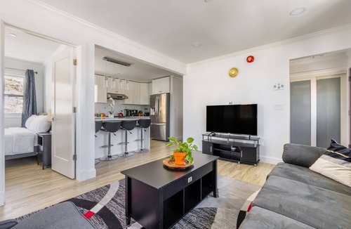 Hastings-On-Hudson House | LUXE 3BD/2BA 29 min>NYC w/Parking & deck