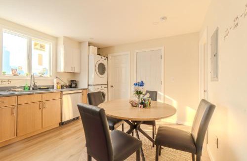 East Somerville Apartment | LUXE 4BDR2BA Near Boston- T-Station & Encore Casino