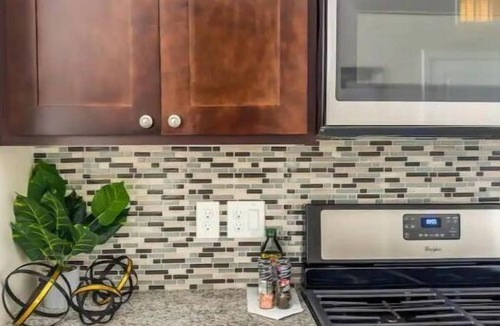 Arlington House | Luxe Alewife 1 Bd, King Bed, Fast Wi-Fi, Gym, Pool