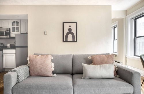 Back Bay Apartment | Luxe Back Bay 1BR w/W/D, near Green Line, by Blueground