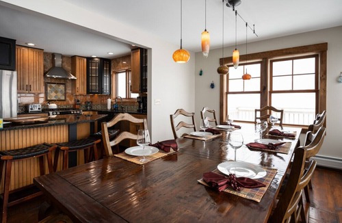 Central Vermont- Killington Apartment | Luxe Chalet - Ski On/Off, Hot Tub, Pool, Views