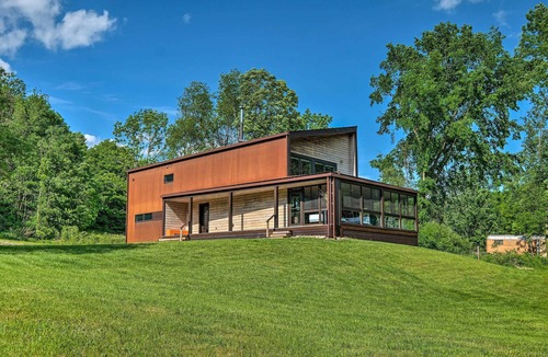 Salem House | Luxe + Modern Home: 30 Mi to Saratoga Springs!