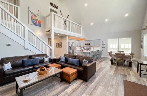 Cranmore Birches Villa | Luxe Mountain Home | River, Cranmore and Downtown!