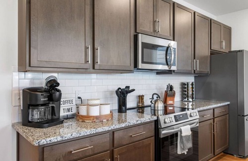 North Chesterfield Apartment | Luxe Penthouse 'n Old Town Manchester with Views!