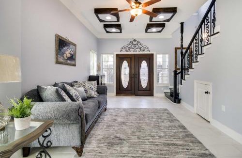 Briarforest House | Luxe Southwest Houston Home with Balconies and Patio!