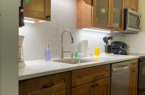 Central Vermont- Killington Condo | Luxe Trailside! Bike + Ski On/Off. Closest unit to hot tub, lift, hotel & trail!