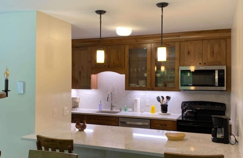 Central Vermont- Killington Condo | Luxe Trailside! Bike + Ski On/Off. Closest unit to hot tub, lift, hotel & trail!