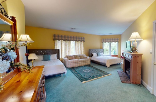 Kresgeville Other | Luxurious à La Mode Valley Farm House(1735)