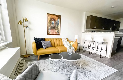 Corryville House | ★Luxurious 1BD/1BA + Gym - Downtown Cincinnati★
