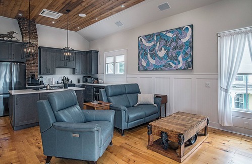 Brandon House | Luxurious guest home with private art gallery in the heart of a historic village