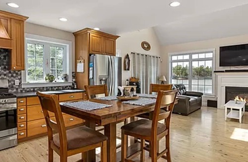 East Wakefield House | Luxurious Lakefront Home on the sparkling Balch Lake with spectacular waterviews