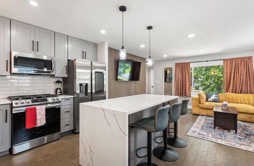 Oxon Hill Bed & Breakfast | Luxurious - MGM - 10 miles to national Mall!nn