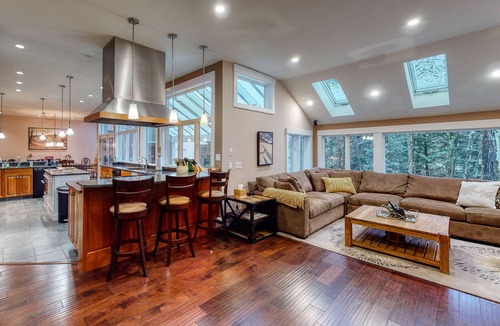 Warren House | Luxurious winter chalet by Sugarbush Resort with private sauna