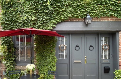 Old Town Alexandria House | Luxuriously Restored Loft in Old Town Alexandria