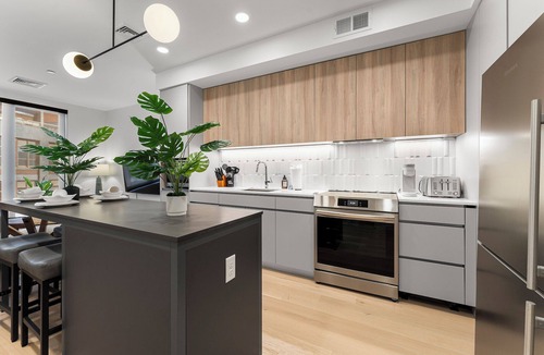 D Street - West Broadway Apartment | Luxury 1BR Next to Broadway Southie 6133
