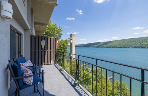 Holcomb Condo | Luxury 3 bedroom 1.5 bath Condo on Magnificent Canandaigua Lake. Sleeps 6.