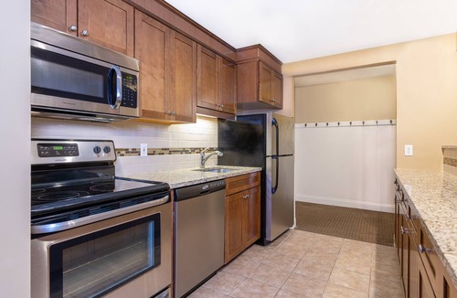West Dover Condo | Luxury 3BR Penthouse | Sauna + Fireplace