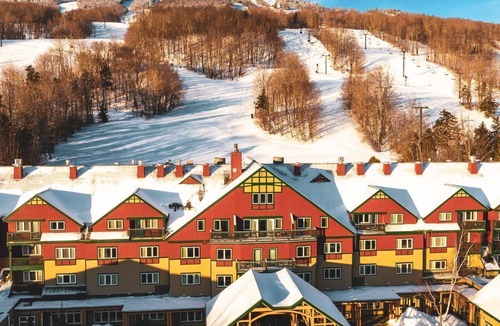 West Dover Condo | Luxury 3BR Penthouse | Sauna + Fireplace