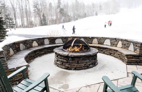 West Dover Condo | Luxury 3BR Penthouse | Sauna + Fireplace